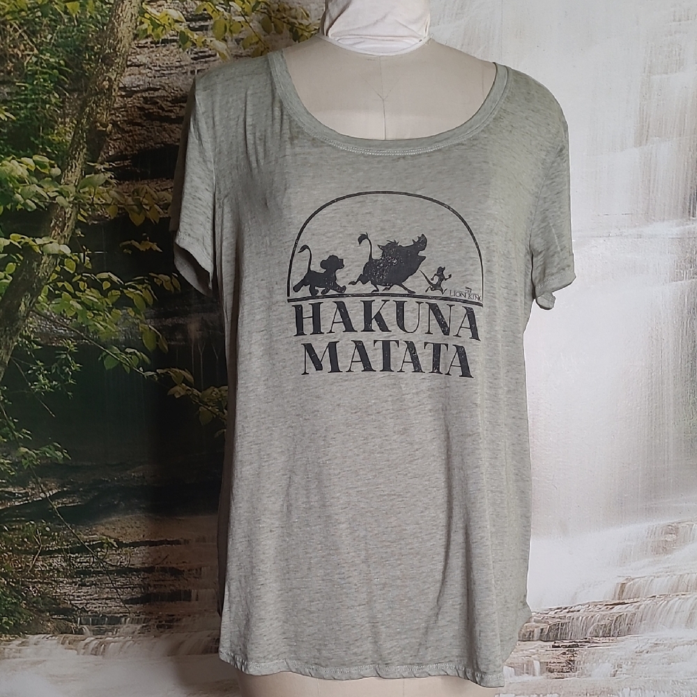 Maurices Womens XXL Disney Hakuna Matata Short Sleeve Green Distressed Tshirt